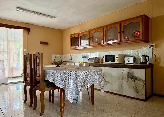 Transit Home - 10 Mins From Airport