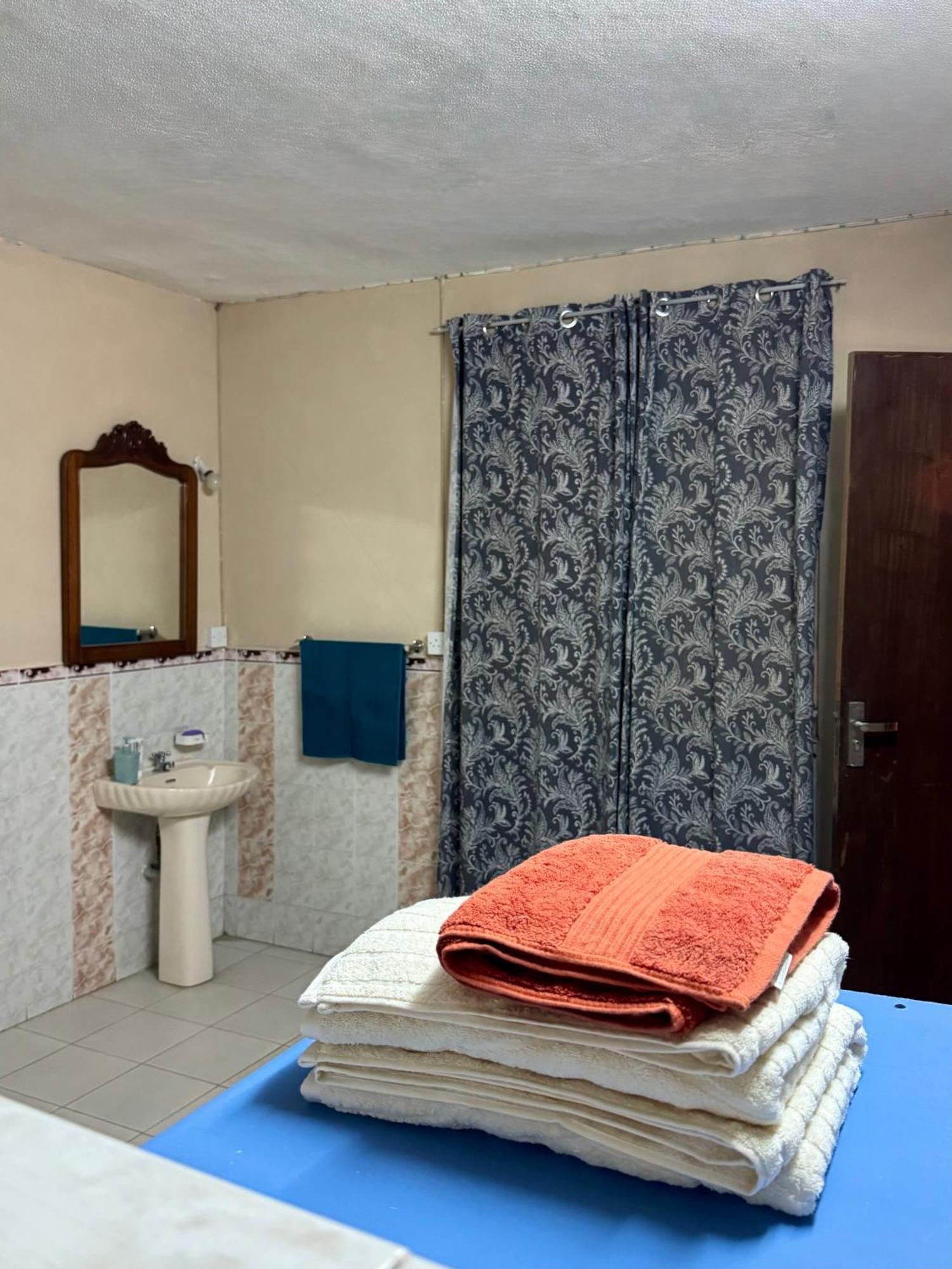 Apartment Transit - 10 Mins From Airport *